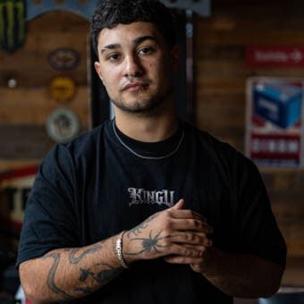 Retrato de Agustín, barbero de Legacy Hair Studio